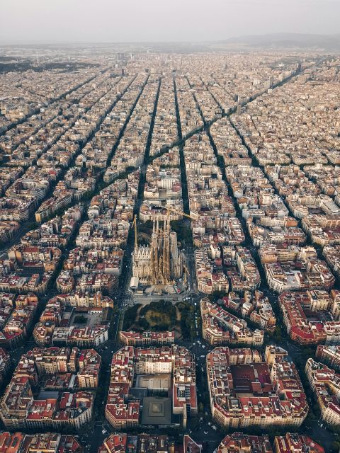 Sagrada Familia Shooting Couple W/ Private Photographer - Key Points