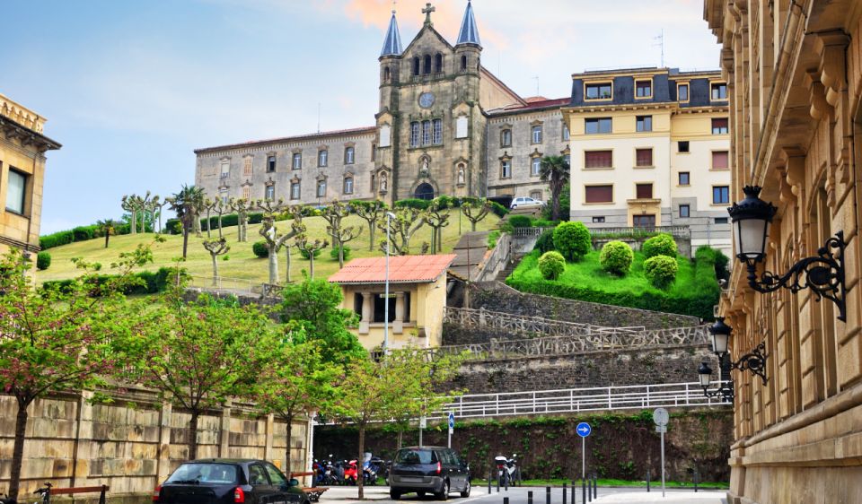 San Sebastian Complete Private Walking Tour + Monte Igeldo - Key Points