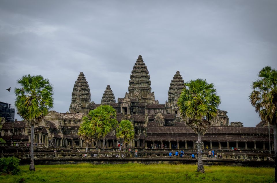 Seat-In-Coach: Small Circuit Tour With Sunrise at Angkor Wat - Good To Know