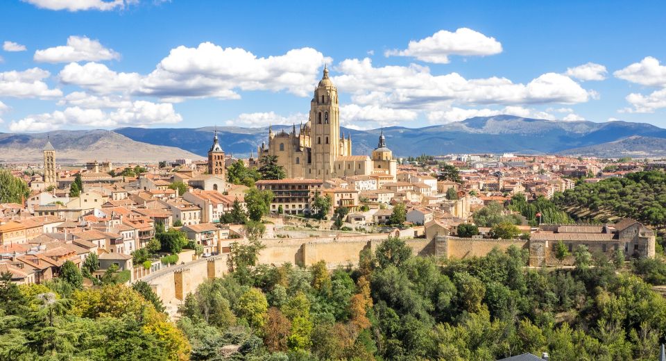 Segovia - Old Town Tour Including Castle Visit - Key Points