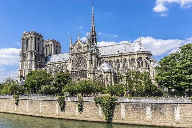 Seine River Early Gourmet Dinner Cruise With Wine by Bateaux Parisiens - Good To Know