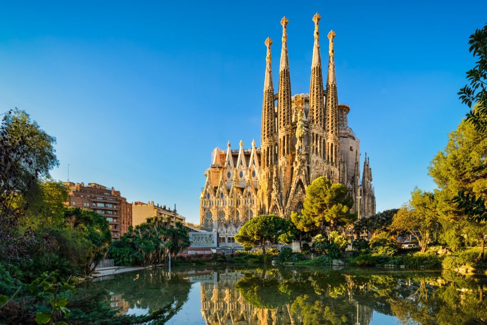 Semi-Private Barcelona Gothic, Parc Guell & Sagrada Familia - Key Points