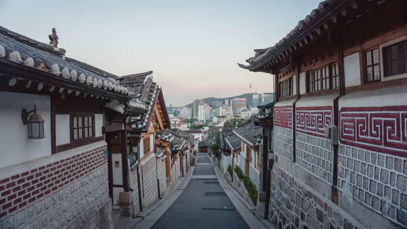 Seoul: Private Tour in French With a Korean Guide - Key Points