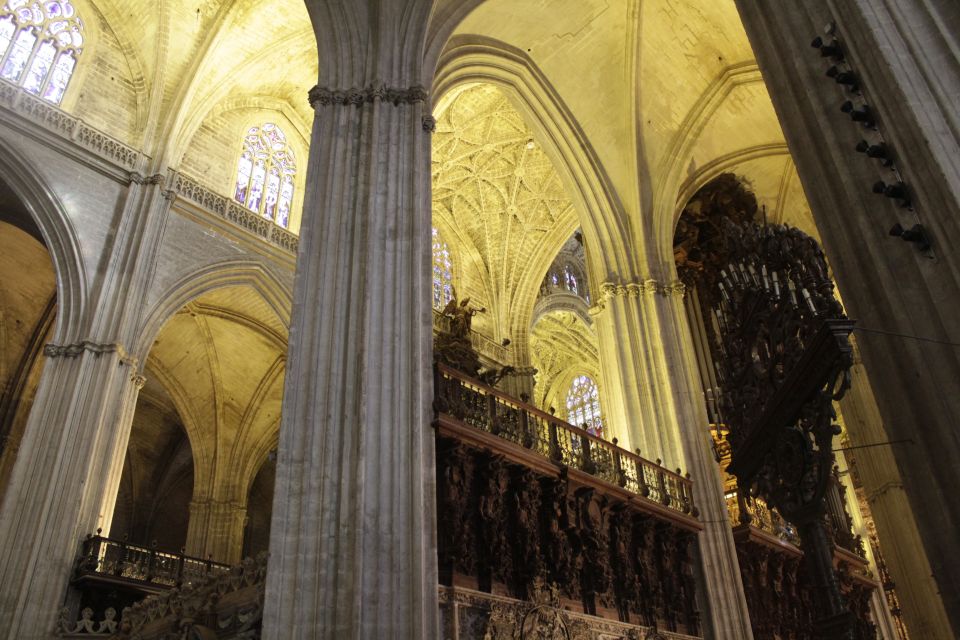 Seville: Royal Alcazar, Cathedral and Giralda Tower Tour - Key Points