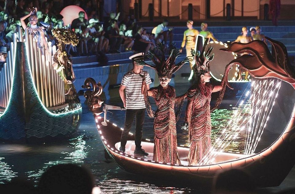 Side: Land of Legends Bus Transfers and Boat Parade - Key Points