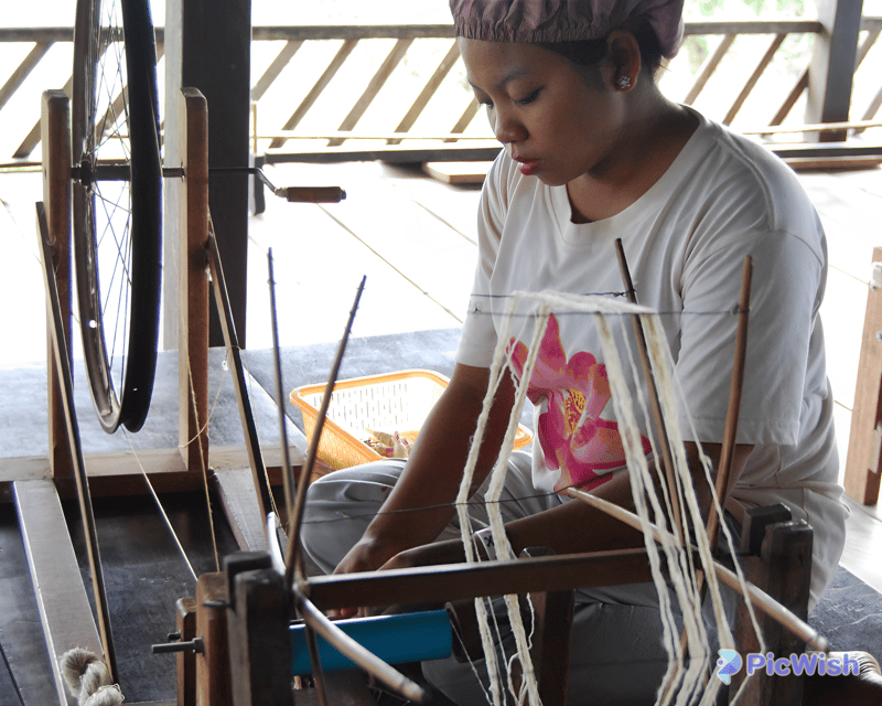 Siem Reap: Lotus Silk Farm Boat Ride & 3 DIY Crafts - DIY Craft Workshop Activities