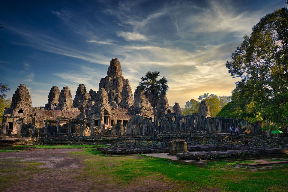 Siem Reap: Small Circuit Tour by Mini Van With English Guide - Good To Know