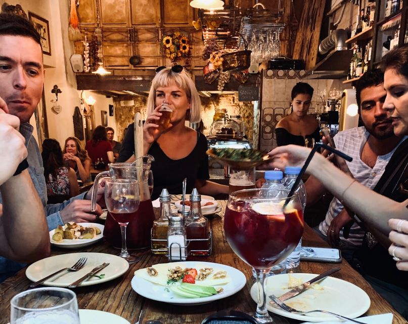 Sightseeing Barcelona by Bike, Photo-shooting & Tapas - Key Points