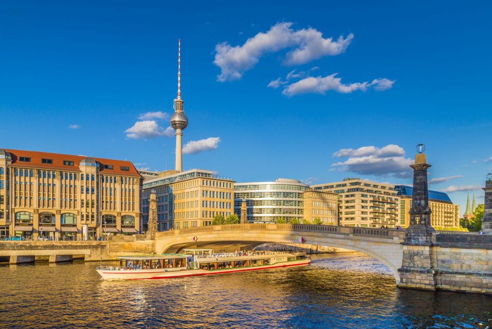 Skip-the-line Boat Cruise and Berlin's Old Town Guided Tour - Key Points