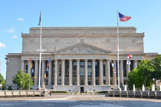 Small Group Tour of DC With Reserved National Archives Entry - Key Points