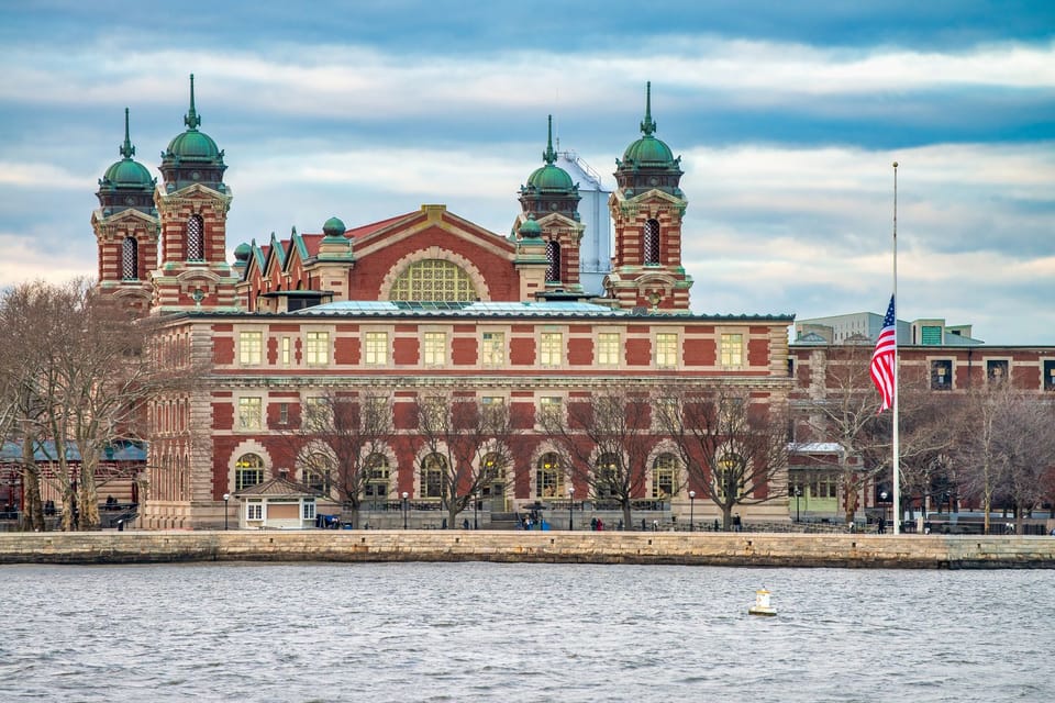 Statue of Liberty & Ellis Island Audio Tour & Ticket (ENG) - Key Points