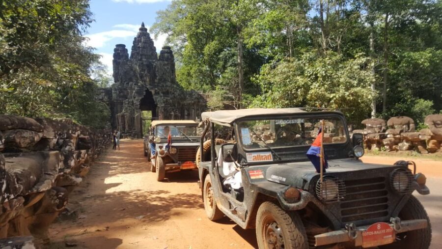 Angkor Wat in a Vintage Jeep With Driver - Jeep Rental