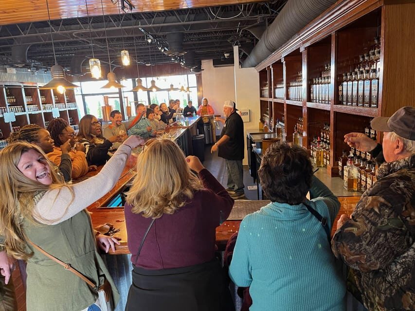 Pigeon Forge: Moonshine and Wine Tour With Local Cuisine
