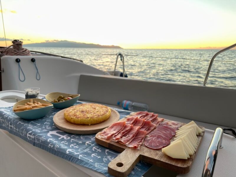 The Giants: Sailing Excursion With Swimming, Drink & Tapas - Key Points
