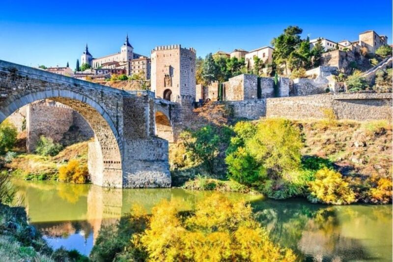 Toledo : Private Walking Tour With a Pro Guide - Key Points