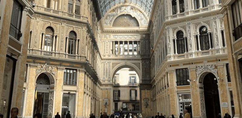 Toledo Walking Tour: the History of the Neapolitan Struscio - Key Points