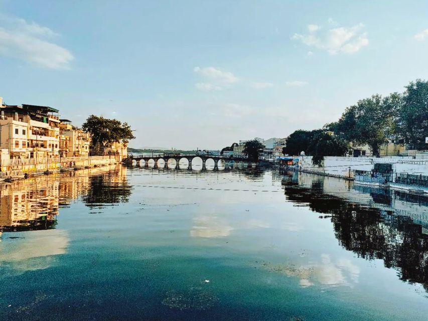 Udaipur Cultural Walking Tour With Local Snacks - Key Points