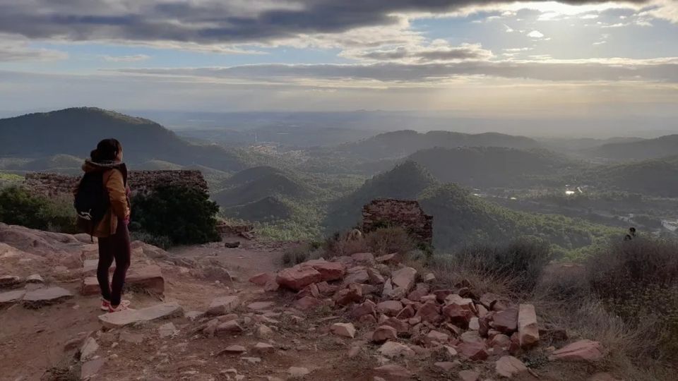 Valencia: Serra Castle Tour and Sunset - Key Points