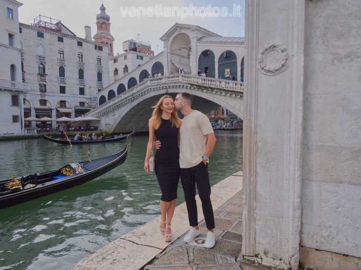 VenetianPhotos: A Photographic Journey Through Canals - Key Points