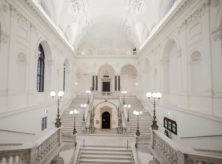 VIENNA at Night! Phototour of the Most Beautiful Buildings - Good To Know