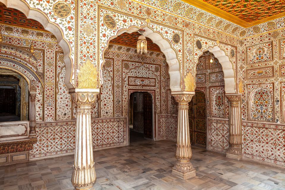 Visit Bikaner in Private Car With Guide Service - Key Points