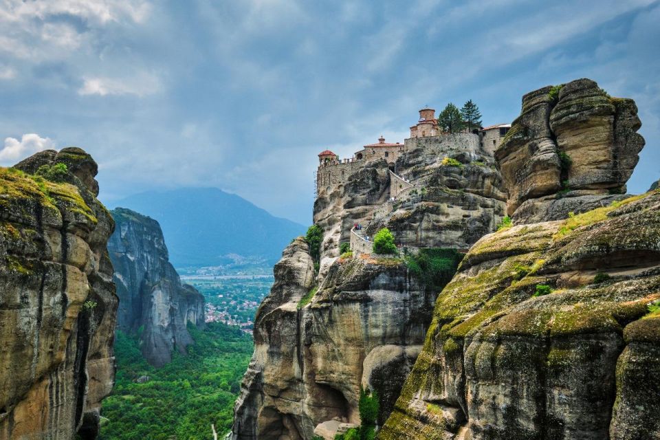 Visit Delphi & Meteora Monasteries Full Day Private Trip - Key Points