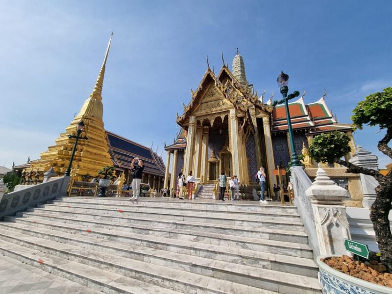Walking Tour Bangkok: Main Temples Tour in Portuguese - Key Points