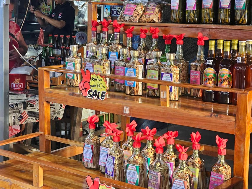 Wat Chaloem Phrakiat, Sacred Valley & Rare Forest Market. - Key Points