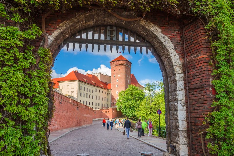 Wawel Castle & Cathedral Skip the Line Small Group Tour - Good To Know