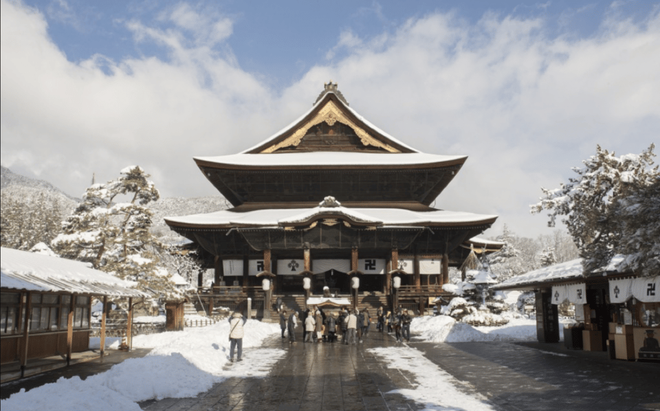 Winter Only From Nozawa Onsen: Snow Monkeys, Zenko-ji & Sake - Sake Tasting and Local Cuisine