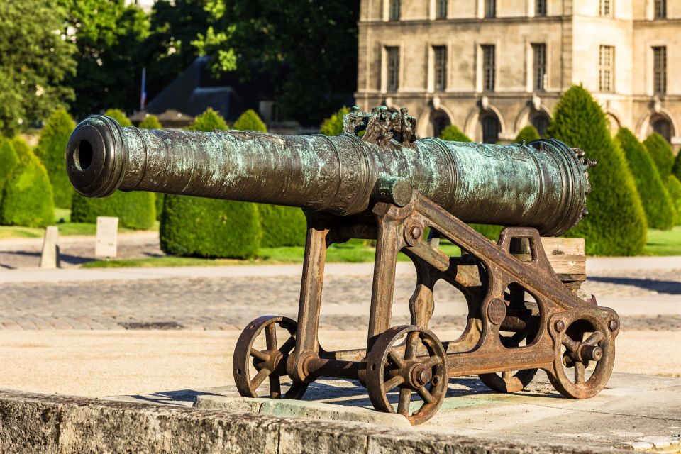 World War II in Paris Private Tour With Les Invalides Museum - Key Points