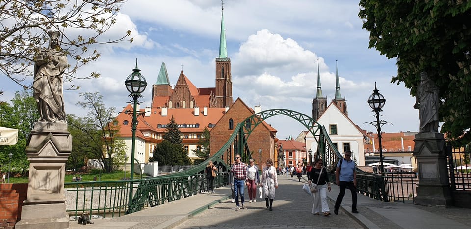 Wrocław: 2-Hour E-Bus Tour With Licensed Guide, 13-15 People - Good To Know