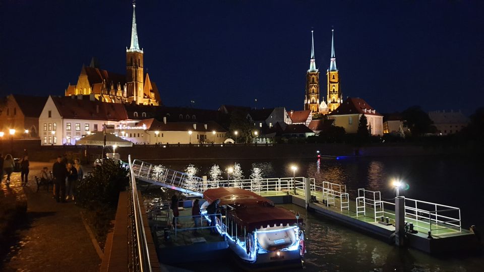 Wrocław: Old City Night Walk and Gondola Ride - Good To Know