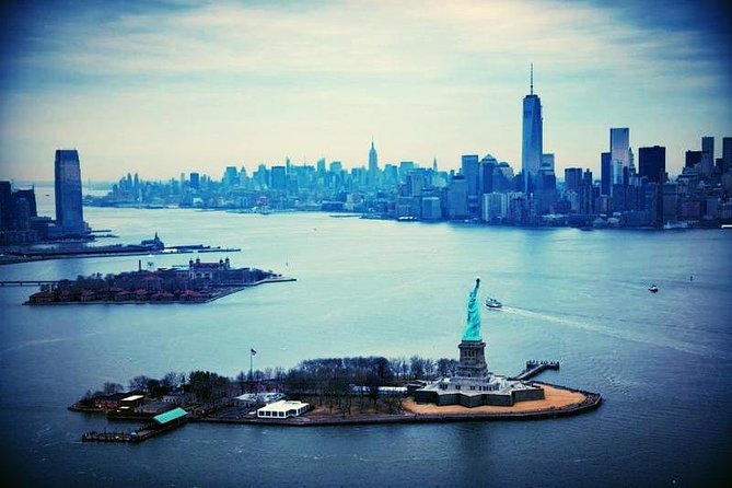 1-hour New York City Skyline Sightseeing Cruise