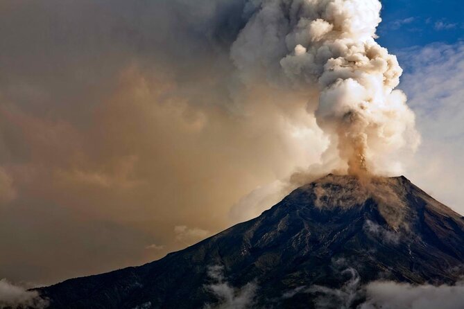 2-Days Avenue of the Volcanoes Adventure