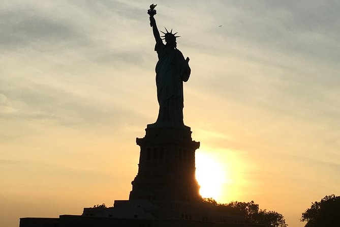 2-hour Private Luxury New York City Sunset Boat Tour