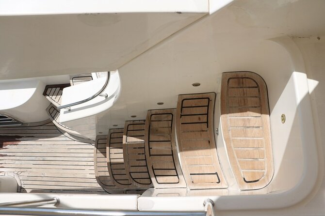 2-Hour Private Yacht 50ft Tour Around Burj Al-Arab