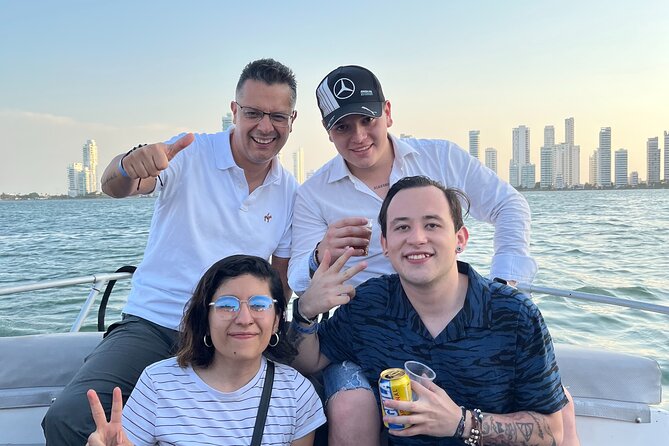 2 Hrs Tour in Cartagena Bay With Sunset View
