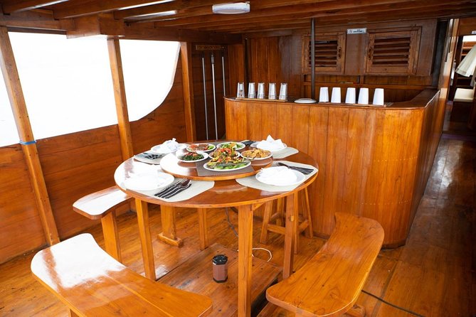 2Days Komodo Tour By Private Boat