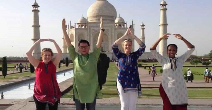 3-Day Delhi, Agra, Fatehpur Sikri and Vrindavan Tour