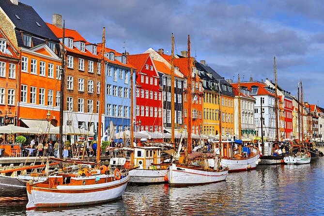 3-Hour Private City Walking Tour With a Canal Tour Ticket