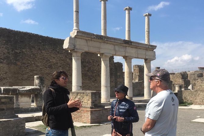 3 Hours Walking Tour in Pompeii With an Archaeologist - Exploring Pompeiis Ruins