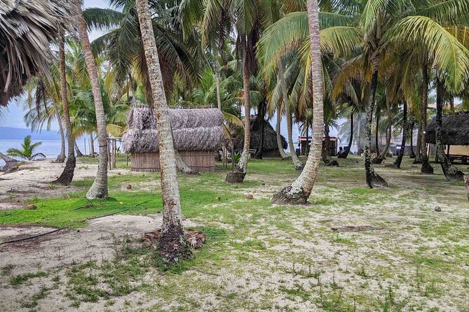 3D/2N in Private Room on San Blas Shipwreck Island + Tour + Meals
