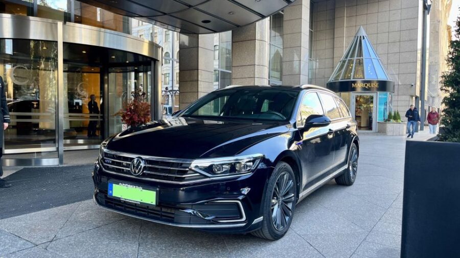 4-Hour Private Budapest City Tour by Car/Minivan