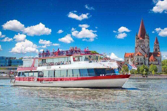48-Hour Hop-On Hop-Off With Guided Walking Tour and River Cruise