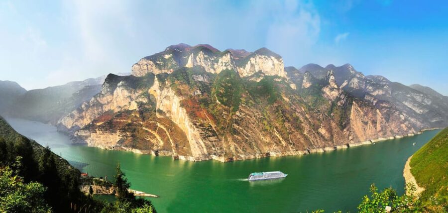 4D3N Yangtze River: Chongqing to Yichang by Victoria Sabrina