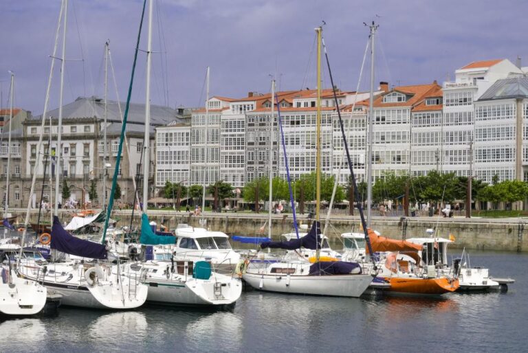 A Coruña: Essential Walking Tour of the City’s Landmarks