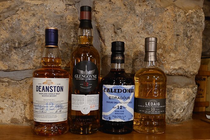 Afternoon Whisky Tasting in a Traditional Edinburgh Bar