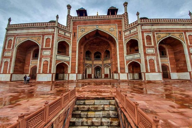 Airport Pickup One Night Hotel & Delhi Sightseeing