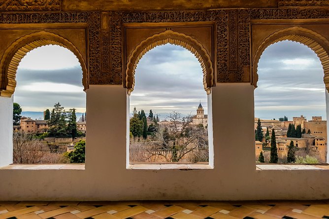 Alhambra, Albaicin and Sacromonte Guided Tour